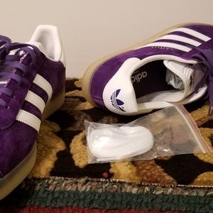 Addidas (suede)